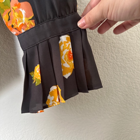 LOFT Floral Blouse with Ruffle + Button Detail 🌼 - Picture 3 of 5